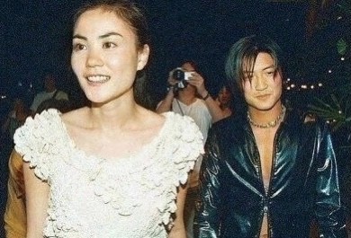 王菲谢霆锋的感情能走到最后吗,王菲谢霆锋时隔23年牵手现身机场