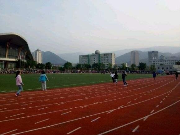 重庆市第一名的初中是哪个校园,重庆市涪陵区第10中学