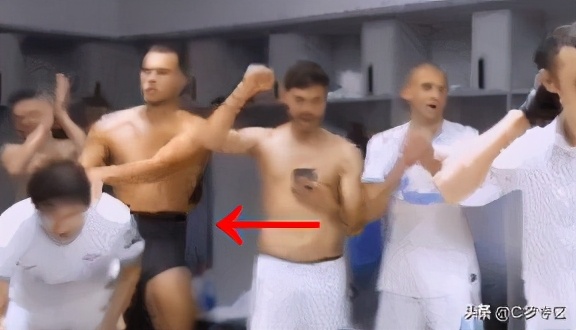 俄罗斯男足队长不雅视频被曝，国家队遭遗弃，媒体挖出黑历史