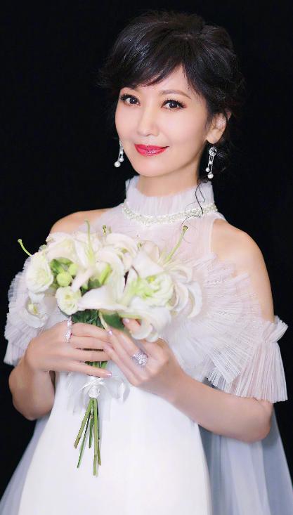 “古装第一美女”赵雅芝的混乱情史，和那些被她迷倒的男神们