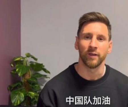 国足球员赛场被骂,令人气愤的国足队员