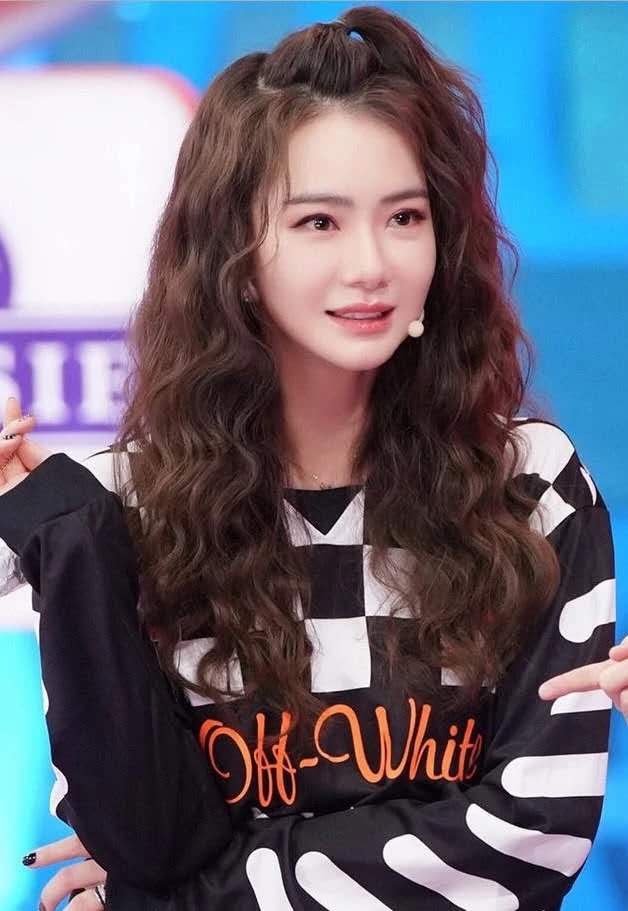 女生显老的4款发型别剪了,发量少的女生发型