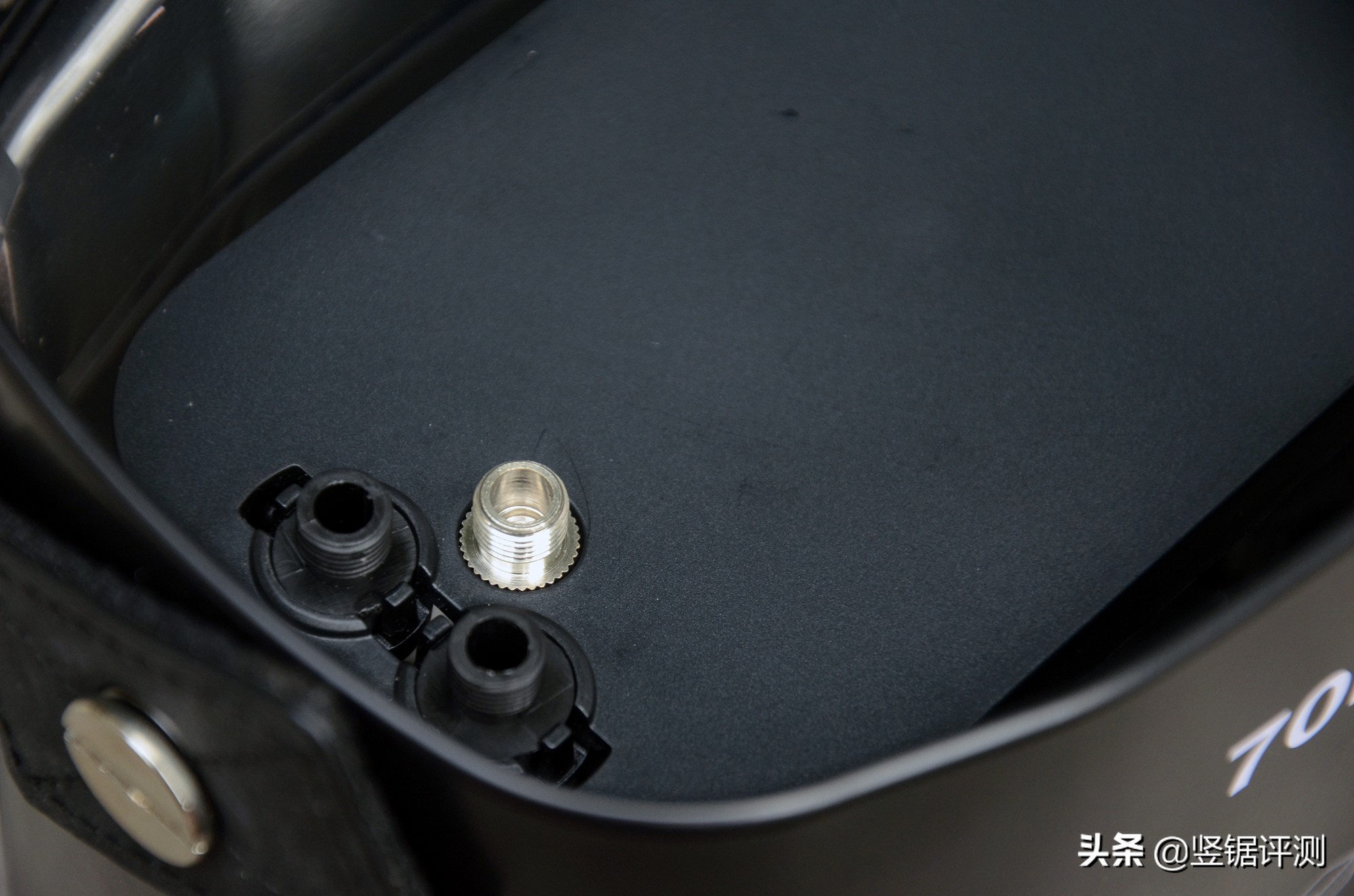 还在找人给汽车轮胎充气？小米70迈充气泵评测，方便实用