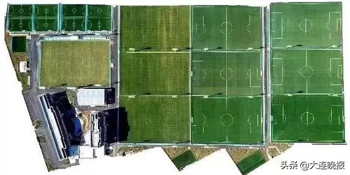 3万人足球场,大连人工草坪足球场