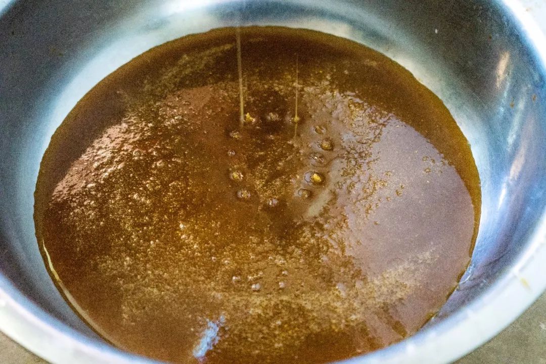 土蜂蜜取蜜全过程,土蜂蜜正确取蜜方法