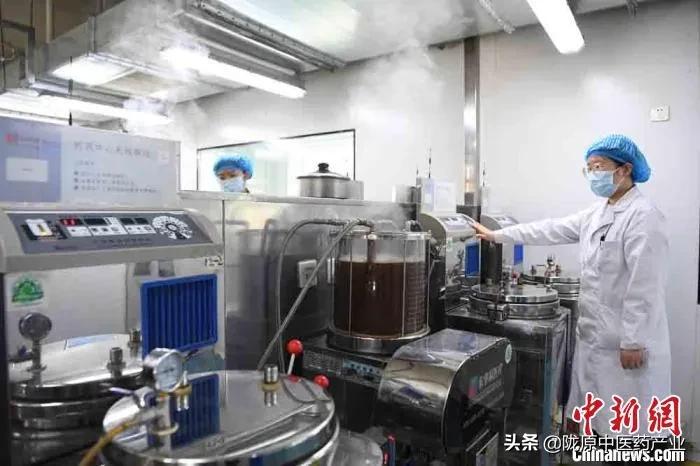 探访“甘肃方剂”煎药室：从早“熬”到晚每包药熬煮逾1小时