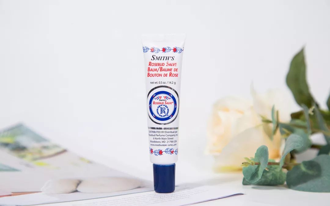 让你的嘴唇滋润一整天,让嘴巴嫩的唇膏