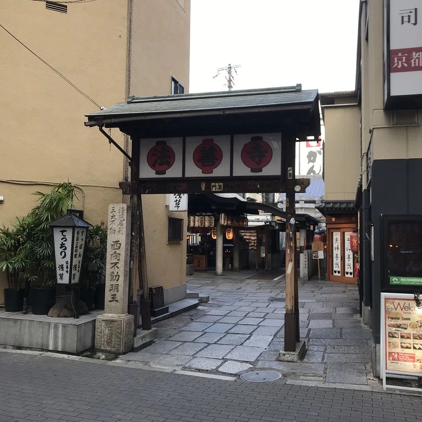 闭着眼睛也能随便过关,闭着眼睛也能玩手机