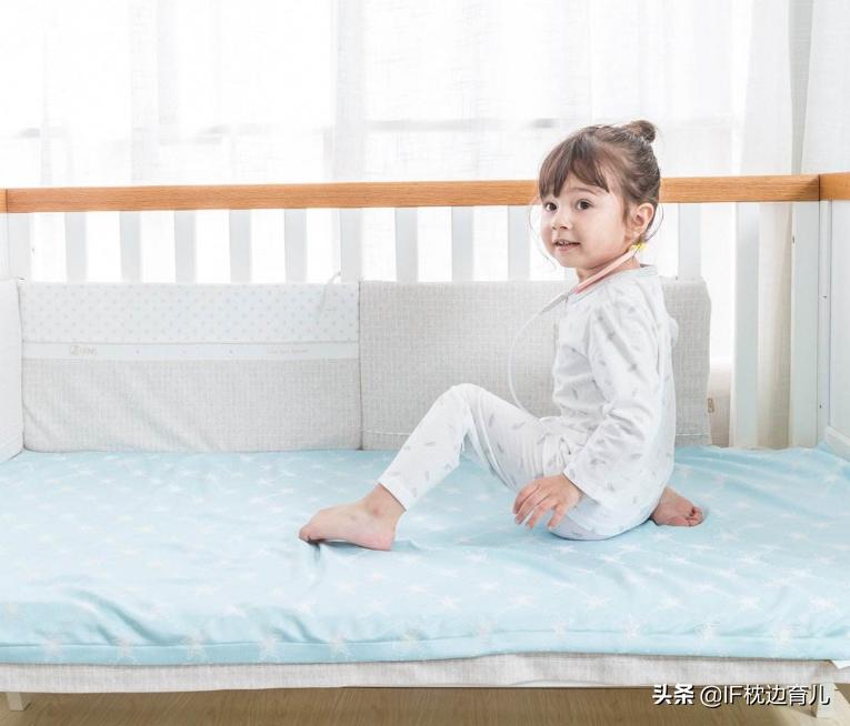 凉席什么材质凉快舒服对身体好,夏天睡什么材质凉席对身体健康