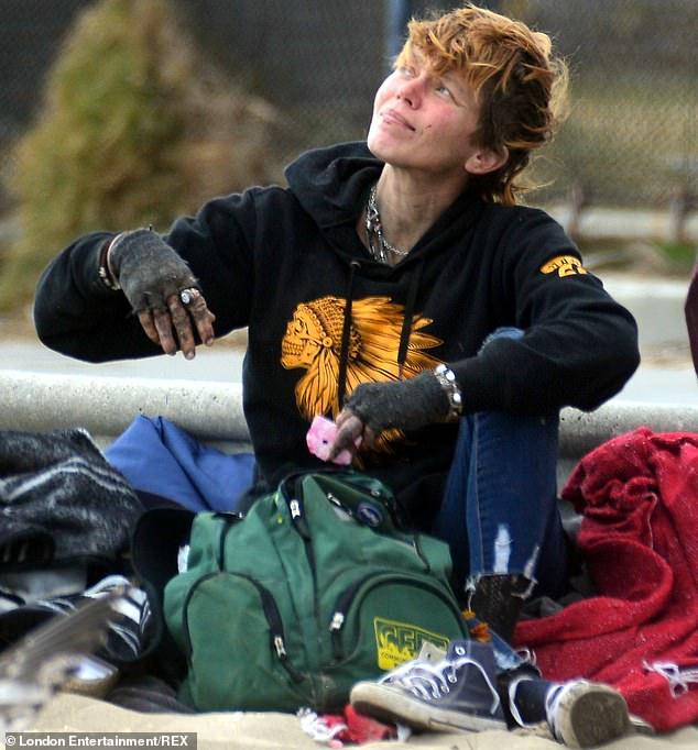 美艳名模沦为脏臭流浪汉,名模沦为流浪汉