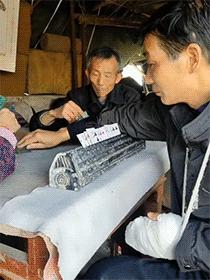 搞笑gif你以为我会乖乖地转圈吗,打着伞跳舞搞笑视频