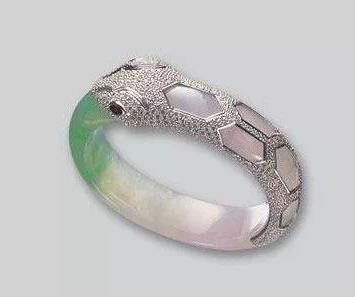 翡翠手镯基本知识大全,翡翠手镯的鉴赏方法和技巧