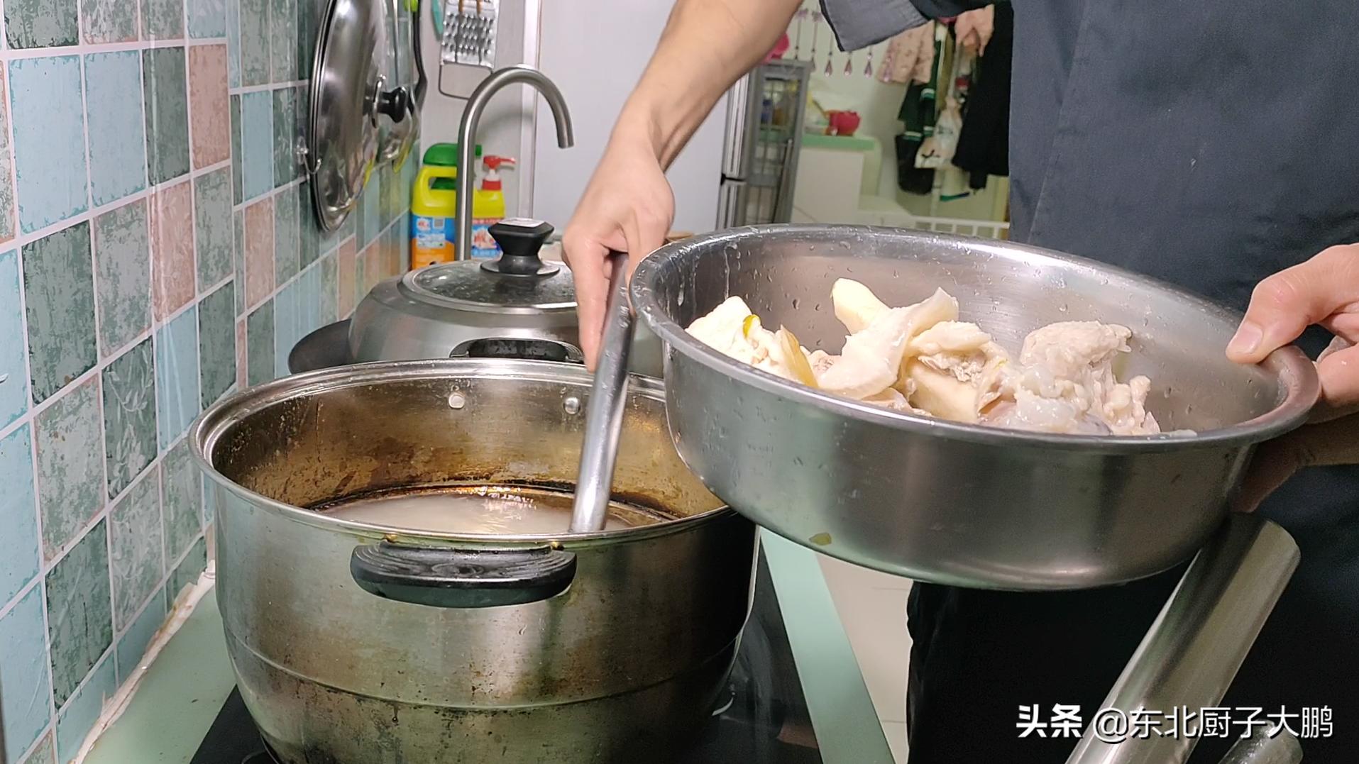 农村大锅杀猪烩菜,东北杀猪烩菜