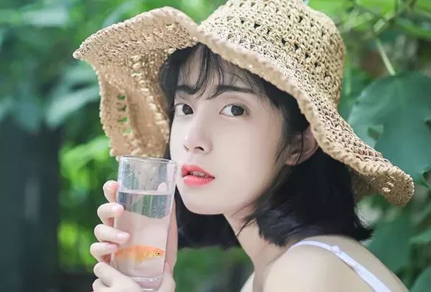 黛珂水乳和雅诗兰黛精华使用顺序,水乳精华面霜防晒气垫的使用顺序