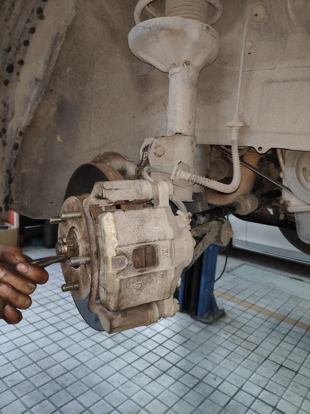 东南v5车前轮异响怎么解决,东南v5菱致底盘异响