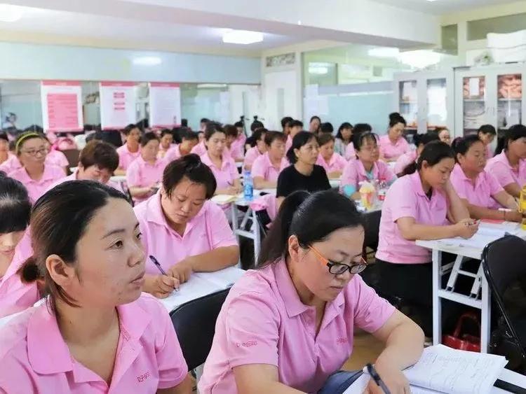 如何通过面试挑选育儿嫂,如何面试选择育儿嫂