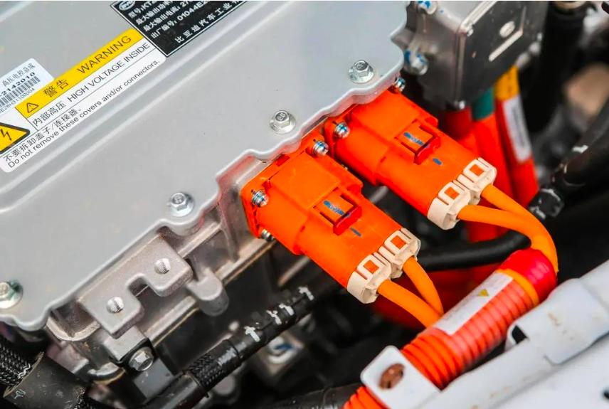 时速可以达到120的电摩托,时速70公里续航150公里的电摩