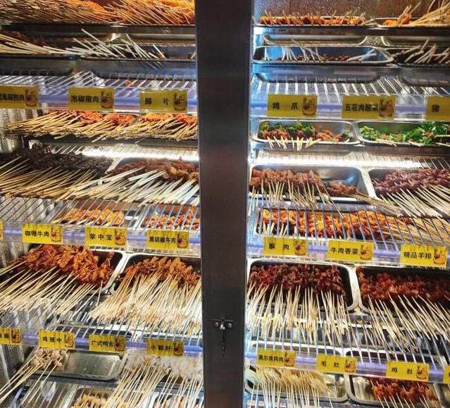 涮肉吃过，泥锅涮串还是头一次，今天进店体验一下什么味道的泥锅