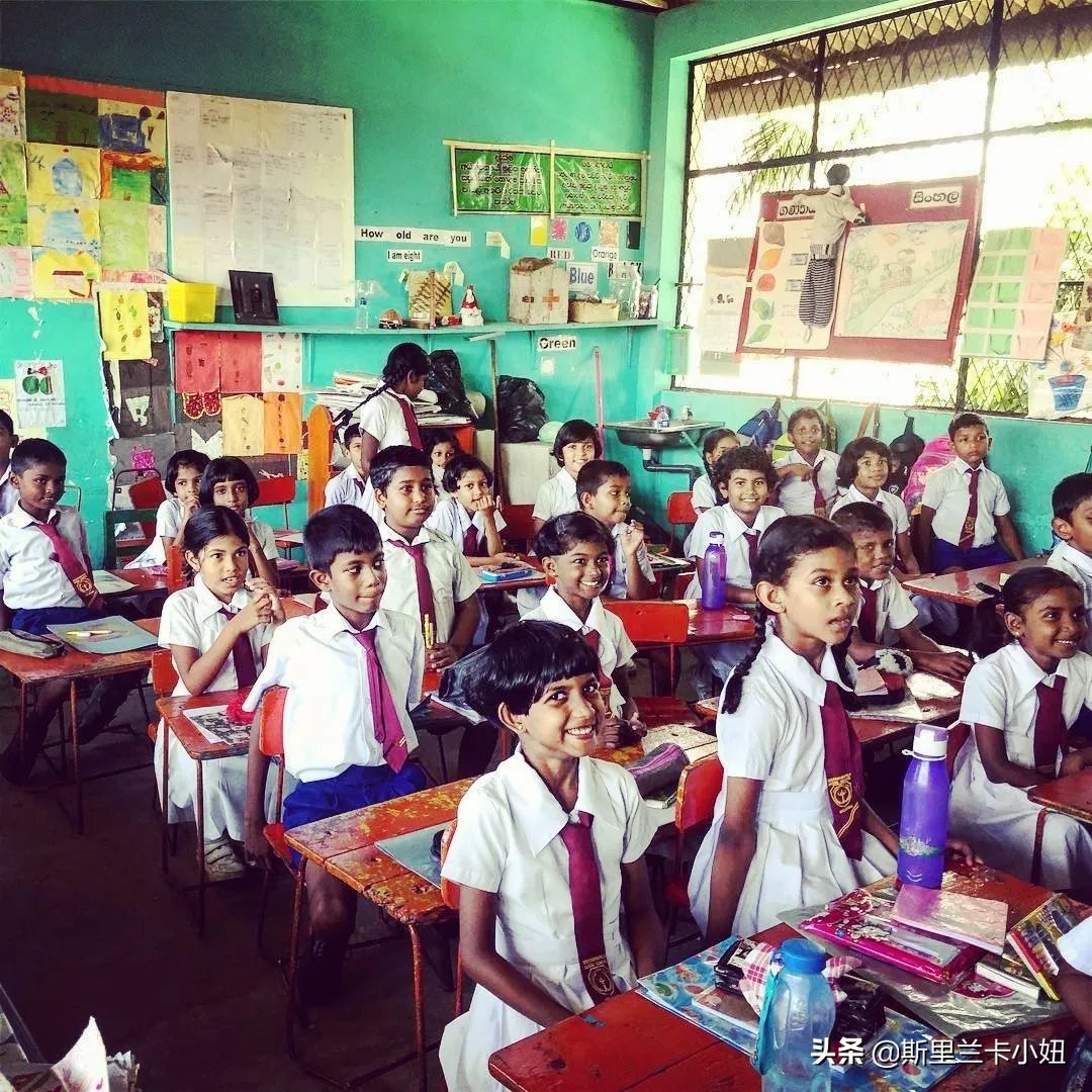 鏂噷鍏板崱鍥介檯瀛︽牎灏忓,鍘绘柉閲屽叞鍗¤鍥介檯瀛︽牎