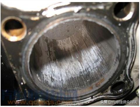 发动机拉缸敲缸有什么表现,活塞敲缸和拉缸的区别