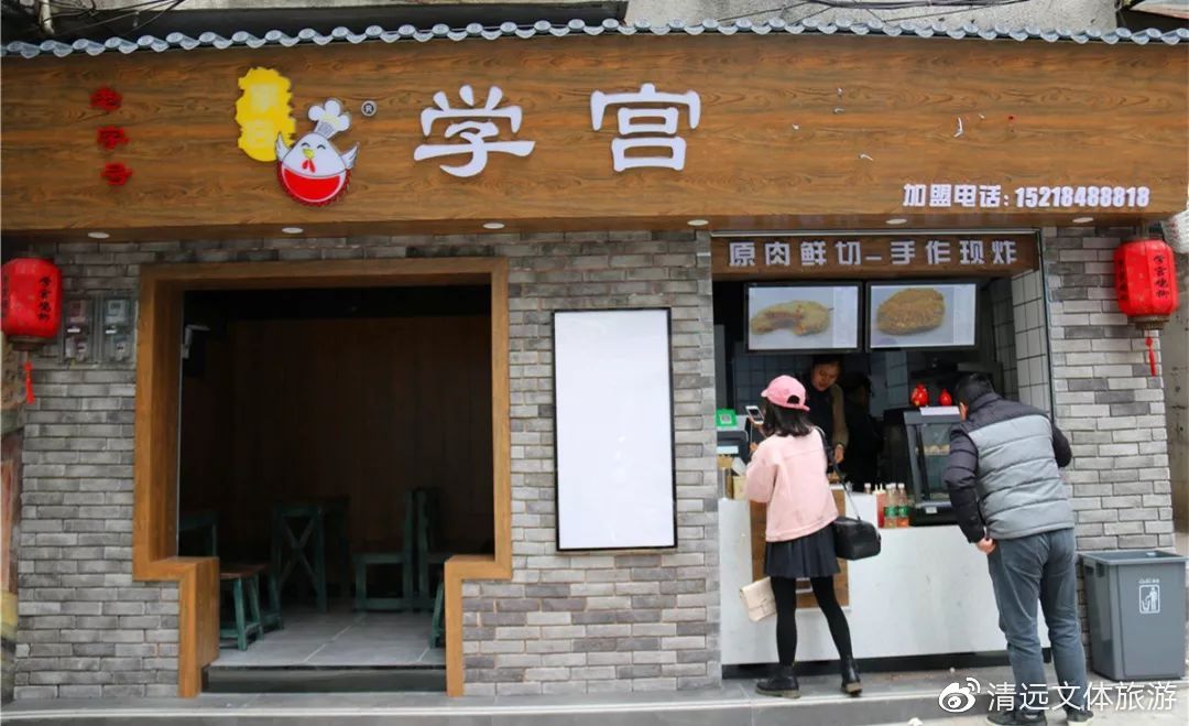 这些在学校周边开了十几年的小吃店，陪伴了多少人的青葱岁月！