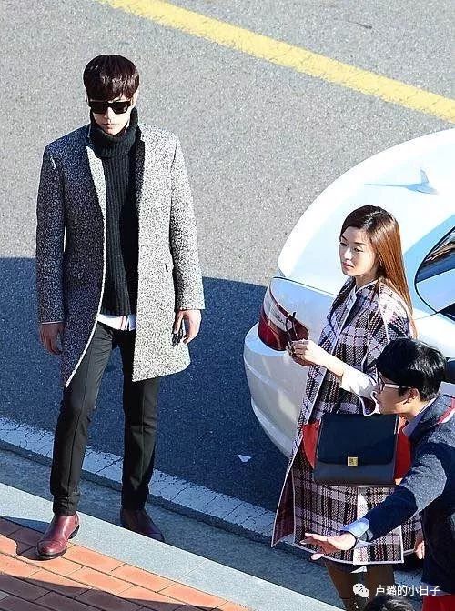 又轻又实用的名牌包,中国名牌包排行榜前十名及价位