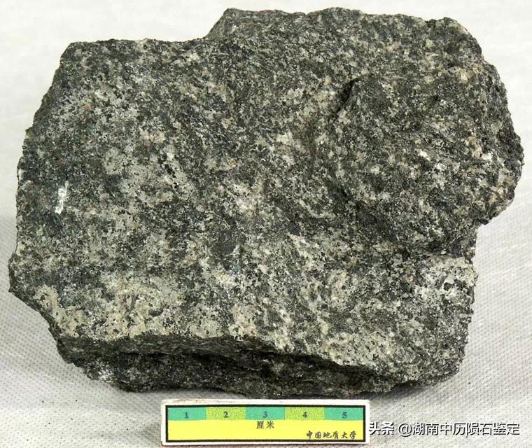 月球陨石与地球矿石的区别,月球陨石和矿石有什么区别