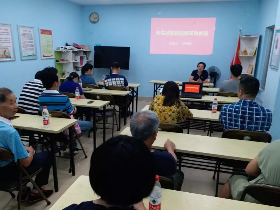 持续推进在职党员进社区志愿服务,在职党员下沉社区开展志愿服务