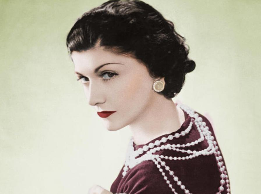 香奈儿商标撞脸中国兵器,单田芳评书里的八卦子午鸳鸯钺有何来头?