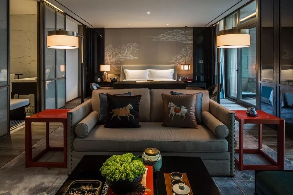 最新潮的吸顶灯,什么款式的吸顶灯好看又亮耐用