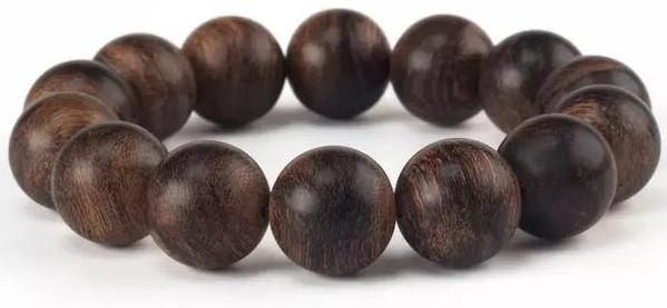 玉石手串不佩戴时如何保养,佩戴的金丝楠手串怎么保养