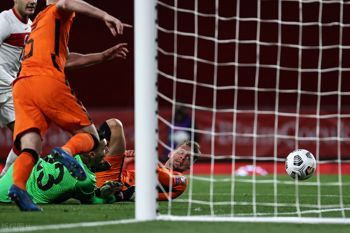 世预赛c罗遇门线悬案,葡萄牙被淘汰c罗怒摘队长袖标