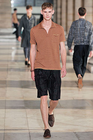 穿短裤阳光帅气男生,小学生男生夏天穿的短裤