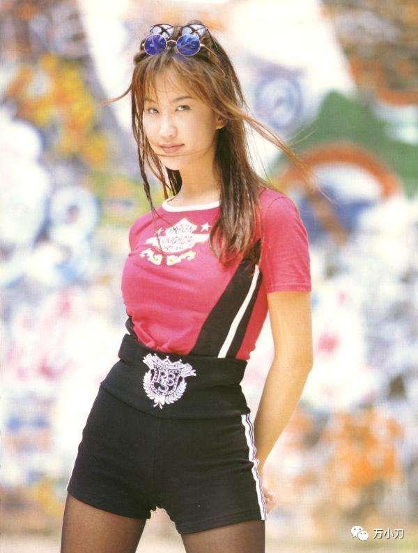 电臀天后最新消息,电臀天后李玟重现招牌动作