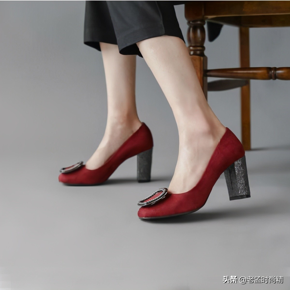 谁说穿高跟鞋的都是淑女,谁说穿高跟鞋就不能搭配袜子