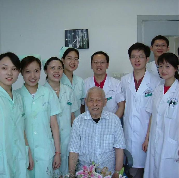 治疗老花眼最新技术,老花眼怎么治疗能彻底治好呢