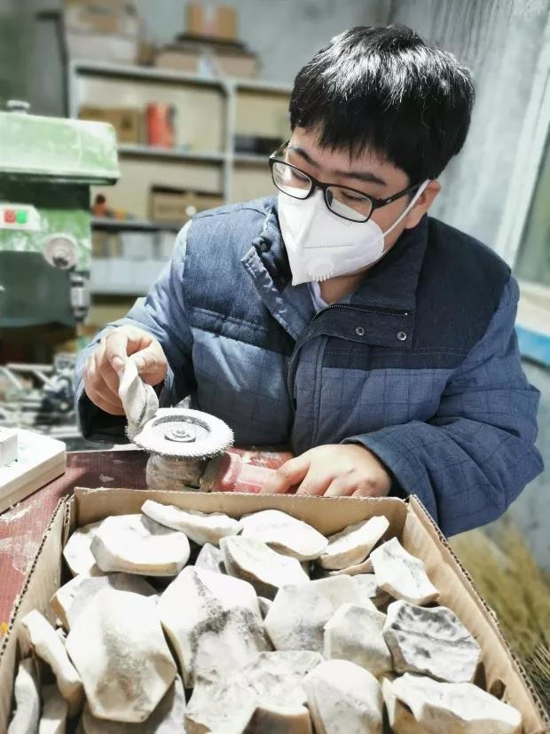 她把没人要的鹿头骨制成神秘工艺品，放到淘宝上，年销超过百万