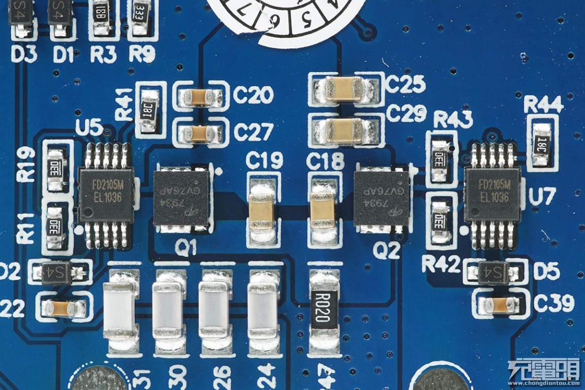 飞利浦到底有没有插排,飞利浦无线车充测评