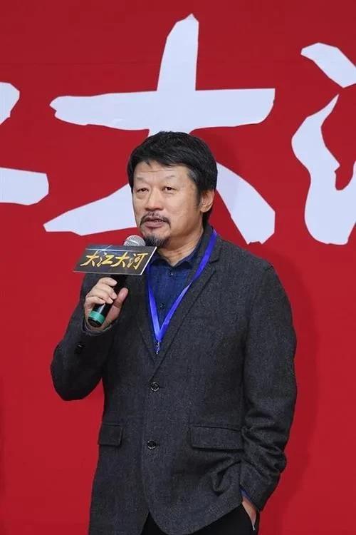 导演界的“扫地神僧”，10年8部神剧，他撑起了国产剧半壁江山