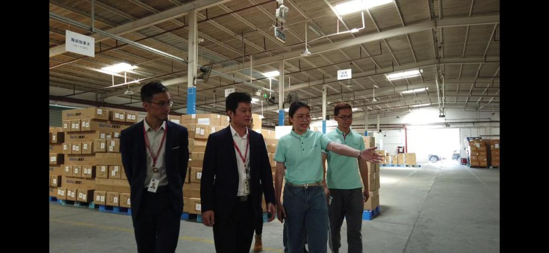 大铲湾码头是全世界最大的码头,大铲湾集装箱码头内贸区和外贸区