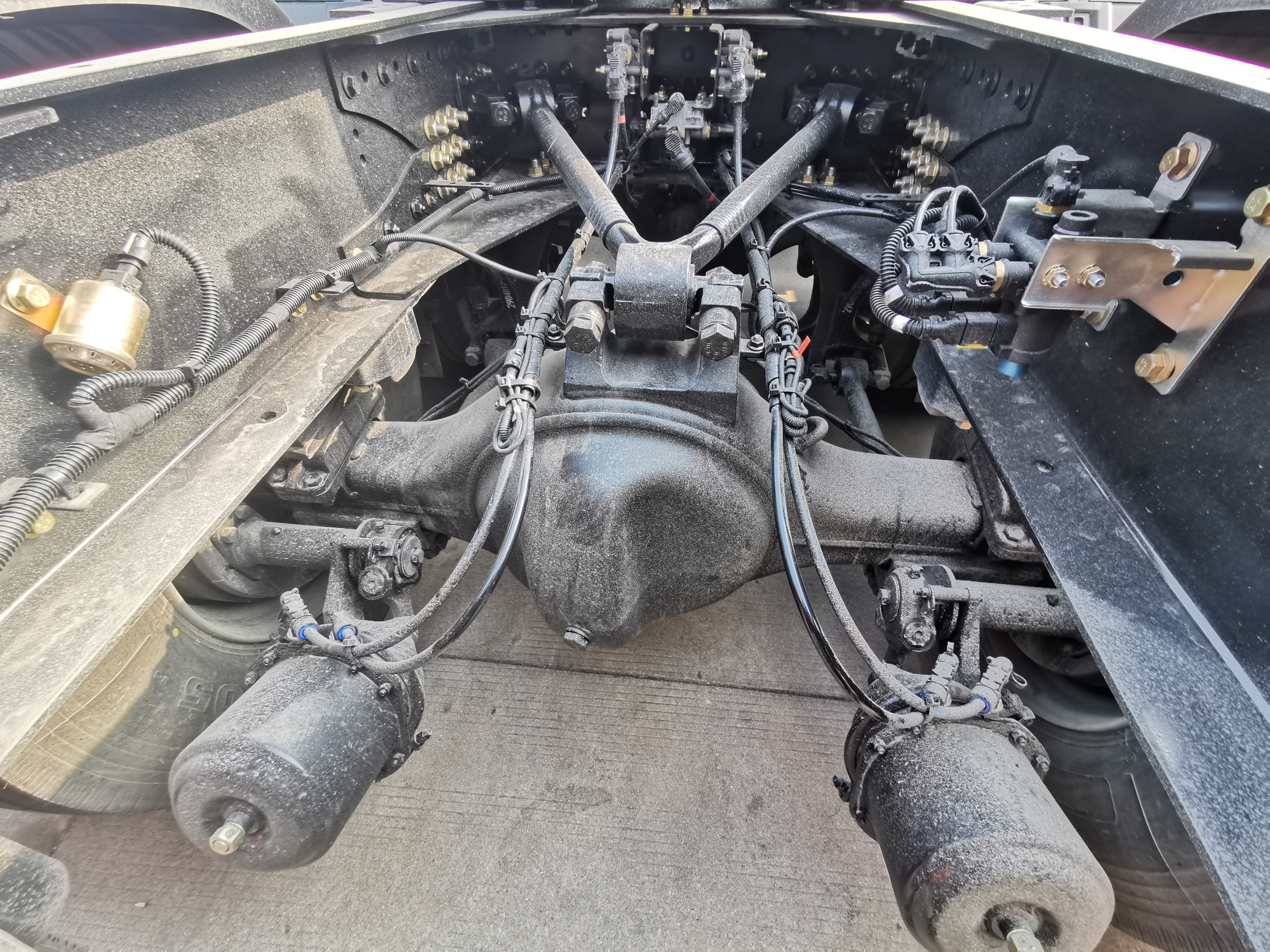 20年东风天龙新启航520重型牵引车,卡车大黄蜂