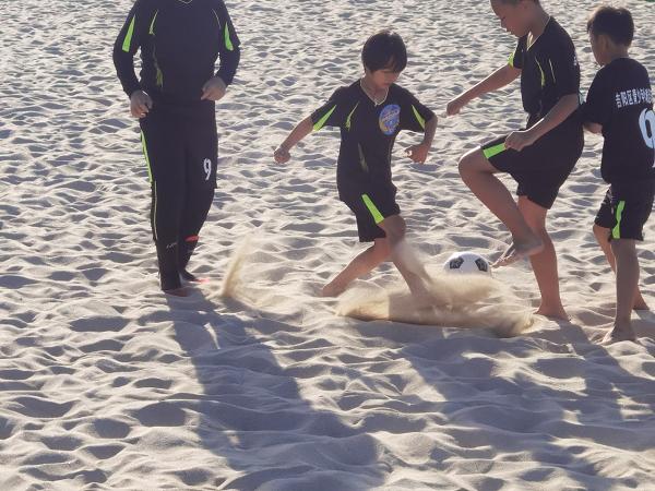 吉阳区第二届青少年沙滩足球联赛大东海开赛