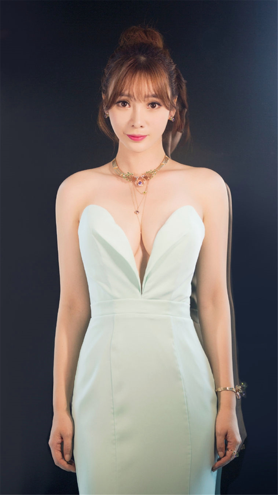 柳岩大波浪发型,适合头包脸的发型推荐