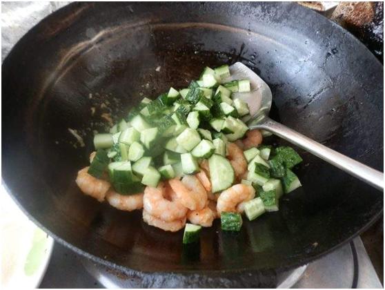 黄瓜虾仁的做法减脂餐,荸荠苹果芹菜黄瓜沙拉