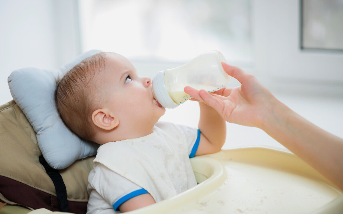 宝宝吐奶怎么办6个方法改善,宝宝吐奶多怎么办最有效