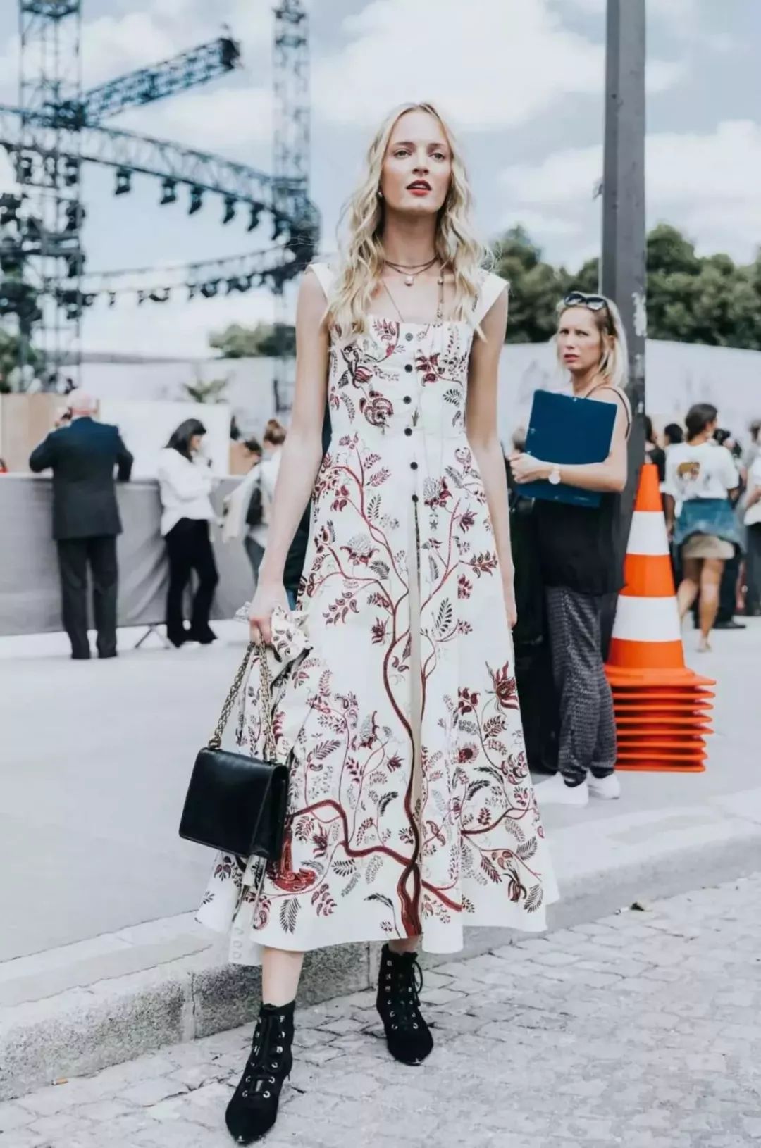 大屁股的人怎样穿搭不伤腰,屁股大腿大的女人穿衣搭配