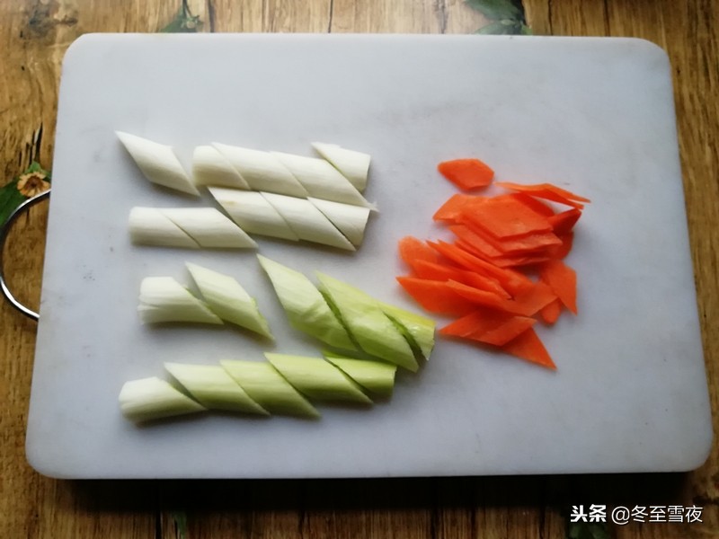 在家做猪腰，教你小窍门，不腥不骚又滑嫩，味道不输餐馆大厨