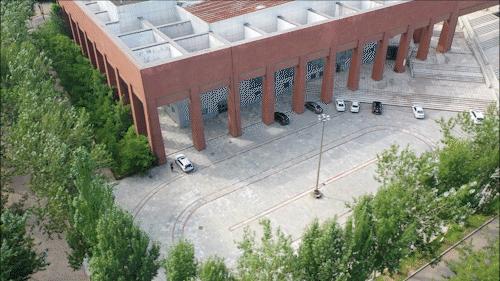 母校前面的广场是什么广场,母校校门设置