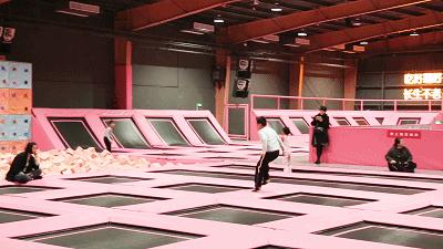 10000平方米蹦床乐园,网红蹦床公园视频