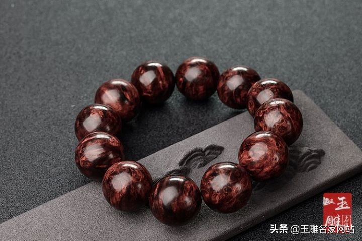 手串小叶紫檀介绍，关于小叶紫檀手串，你了解多少？